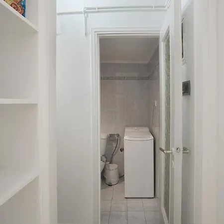 Stylish Central 2 Apartment