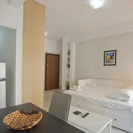 Stylish Central 2 Apartment